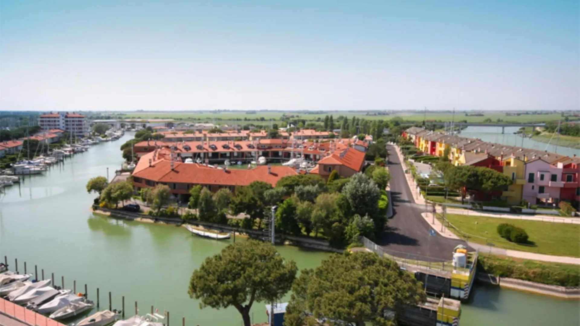 Comfy Flat With Balcony And Shared Pool - Beahost Apartment Porto Santa Margherita di Caorle Italy
